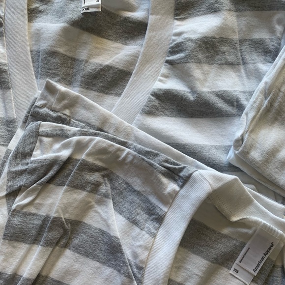 Three v neck t-shirts stripped - Picture 2 of 3